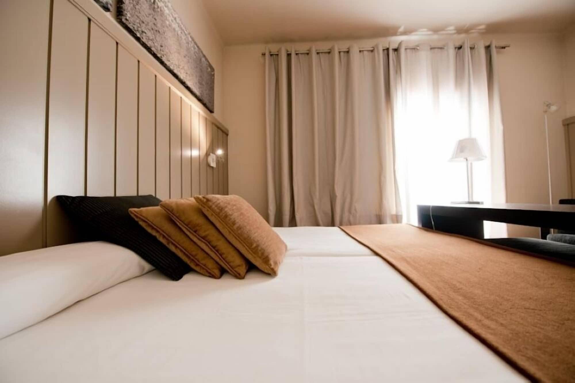 Hotel Restaurant Pessets & Spa Sort Eksteriør billede
