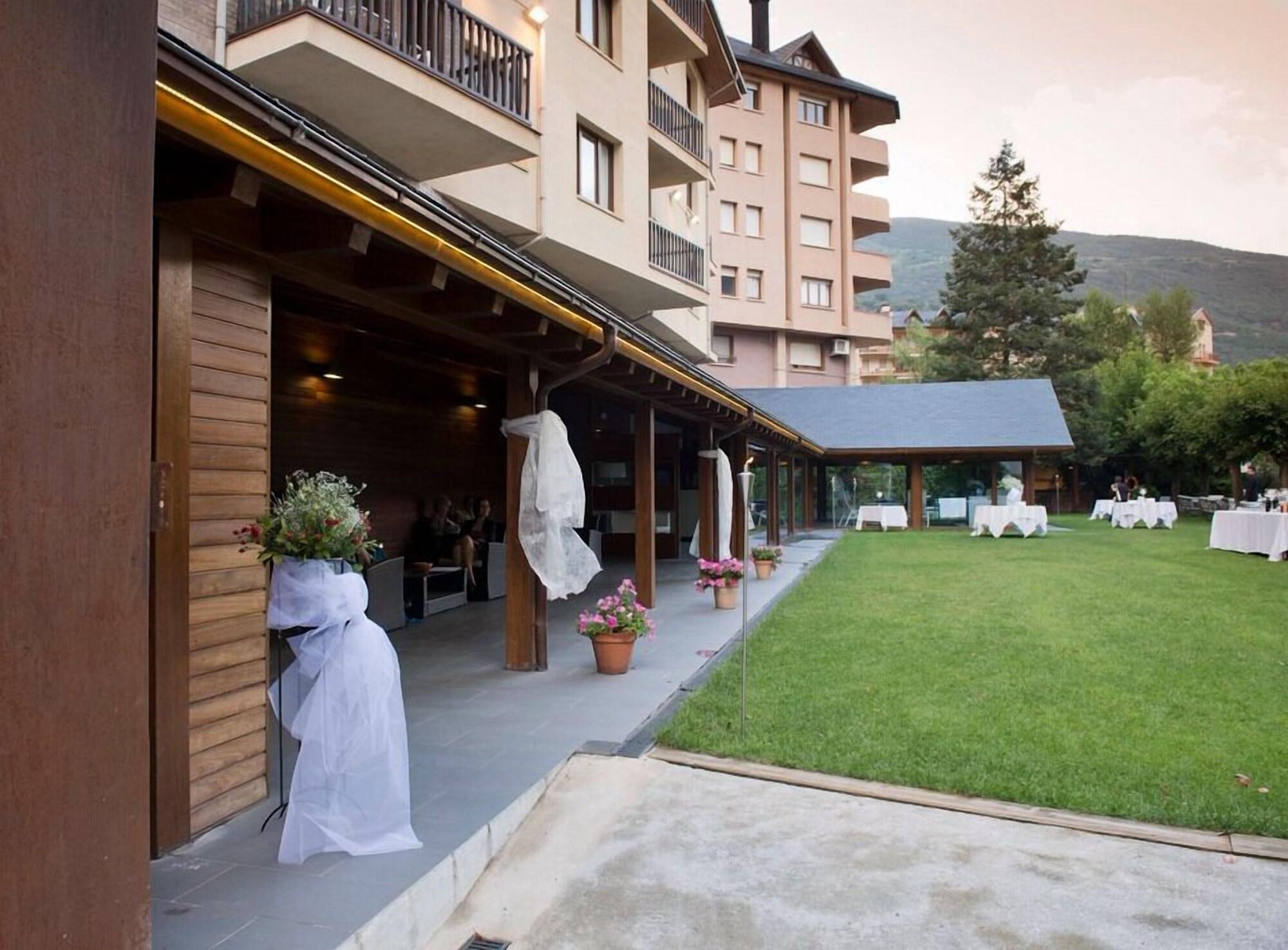Hotel Restaurant Pessets & Spa Sort Eksteriør billede