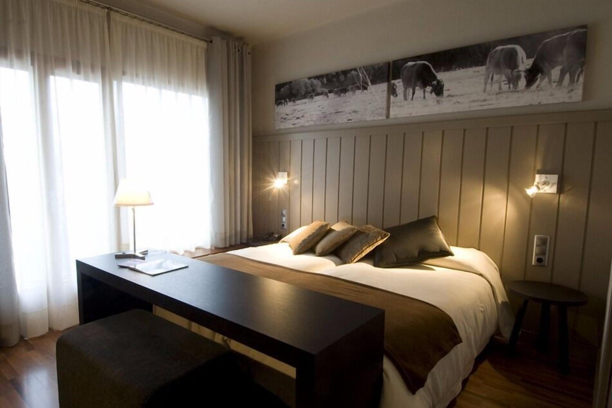 Hotel Restaurant Pessets & Spa Sort Eksteriør billede