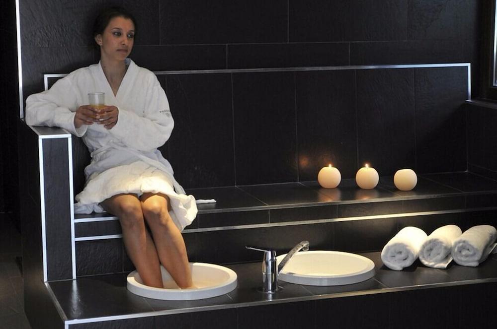 Hotel Restaurant Pessets & Spa Sort Eksteriør billede