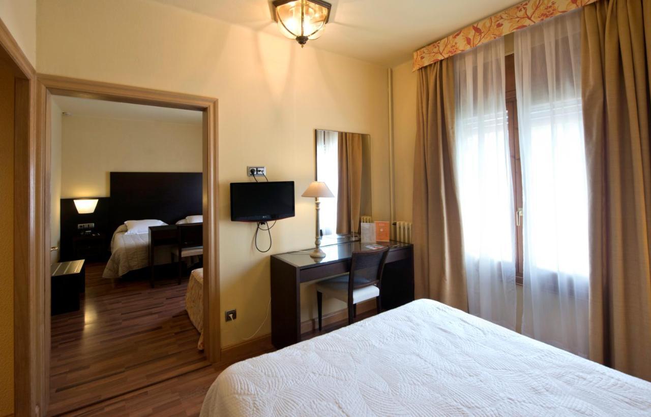 Hotel Restaurant Pessets & Spa Sort Eksteriør billede