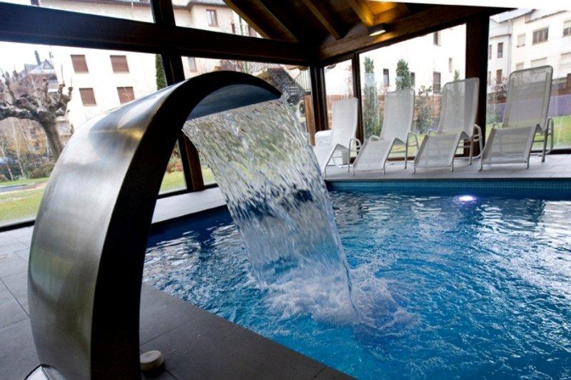 Hotel Restaurant Pessets & Spa Sort Eksteriør billede
