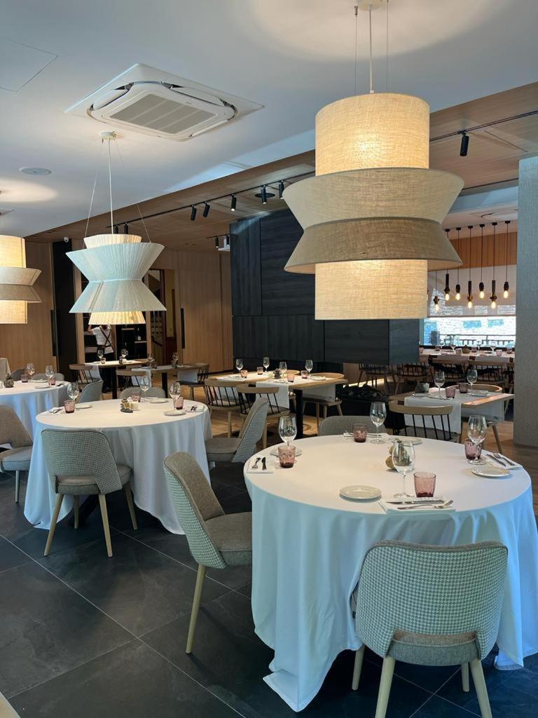 Hotel Restaurant Pessets & Spa Sort Eksteriør billede