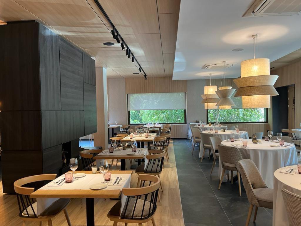 Hotel Restaurant Pessets & Spa Sort Eksteriør billede