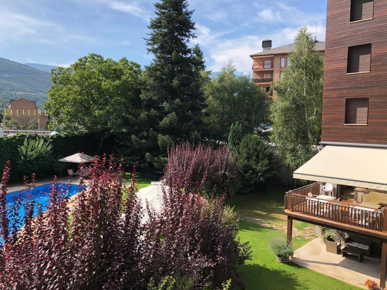 Hotel Restaurant Pessets & Spa Sort Eksteriør billede